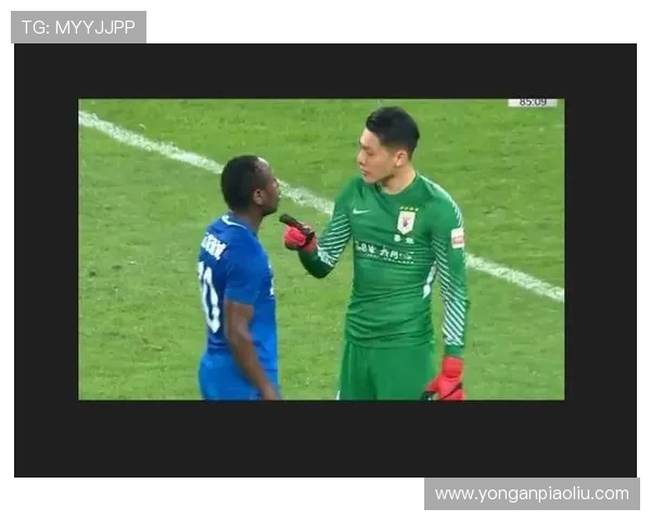 法甲赛场进球被吹改判点球 VAR判罚再引巨大争议